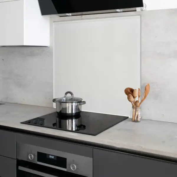 6mm Toughened Painted Kitchen Glass Splashback - Light Grey 1C Pantone